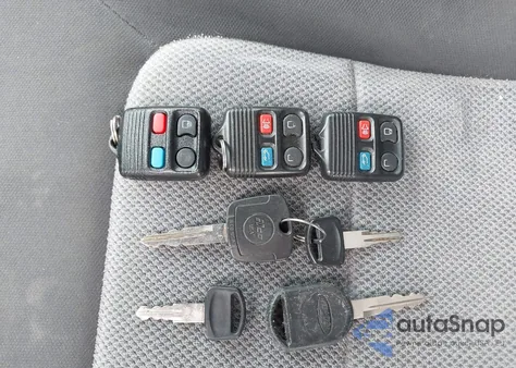 2005 Ford Expedition Xls z USA, uszkodzony, nr VIN 1FMPU13575LA61363